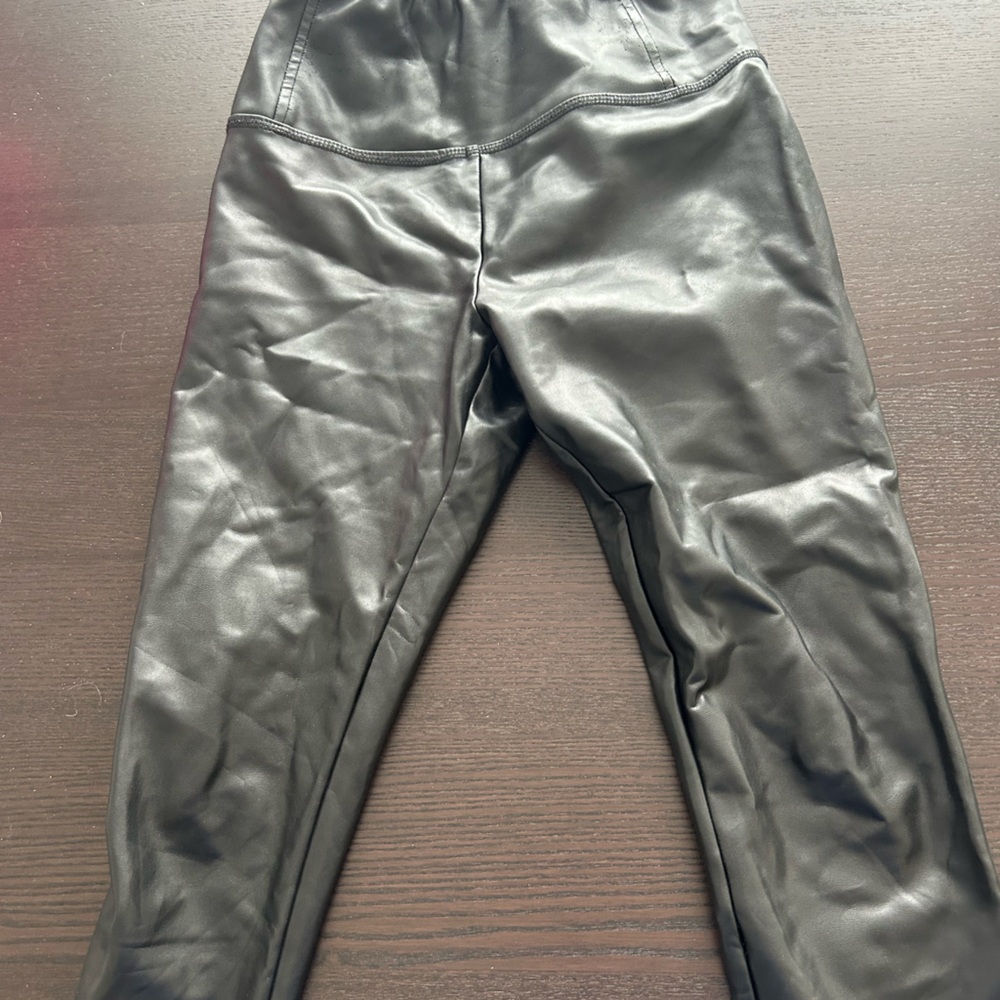 Fake leather leggings